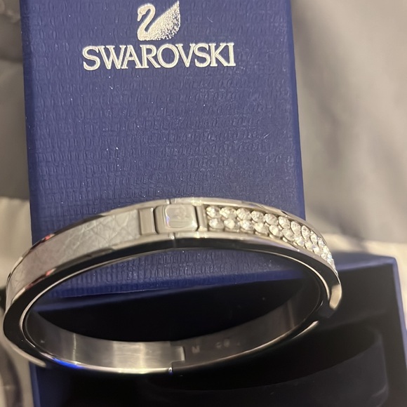 NWOT SWAROVSKI INTERVALE SILVER BANGLE 🔥🔥 - Picture 8 of 11